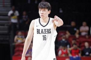 发现半岛体育-没能帮助球队拿下比赛的胜利！杨瀚森赛后主动揽责：我的 我的！