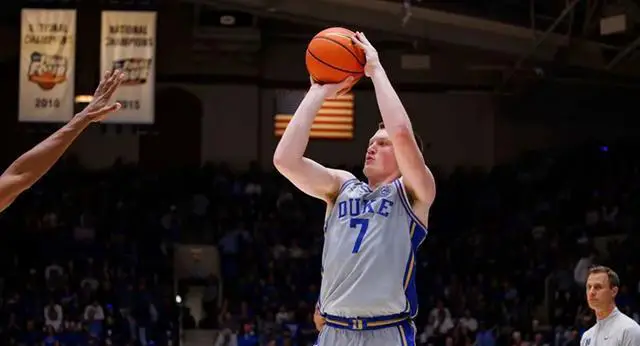 发现半岛体育-状态回暖，4号秀夏联第二场拿下两双，与谢泼德境况不同难做对比