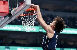 Stein：莱夫利骨折导致运动总监&amp;健康总监爆发争吵 最终四人被裁