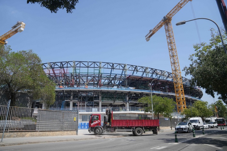 发现半岛体育-还没修好！世体：巴萨向欧足联申请欧冠首轮客场进行暂未收到答复