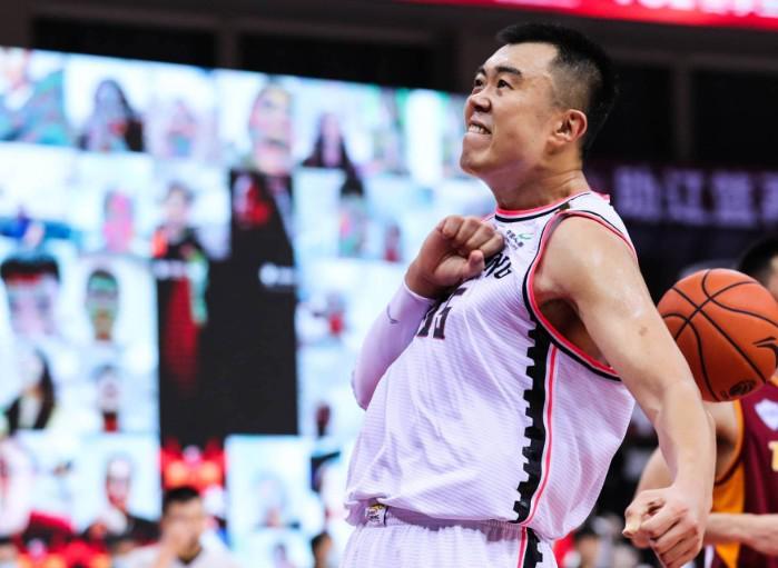 发现半岛体育-韩德君辽宁男篮生涯回顾：历史篮板榜前三，历史总得分榜前十