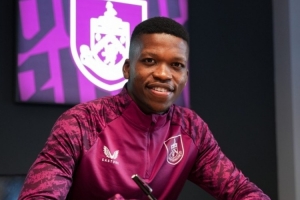 发现半岛体育-官方：伯恩利租借本菲卡中场弗洛伦蒂诺-路易斯，明夏可选择买断